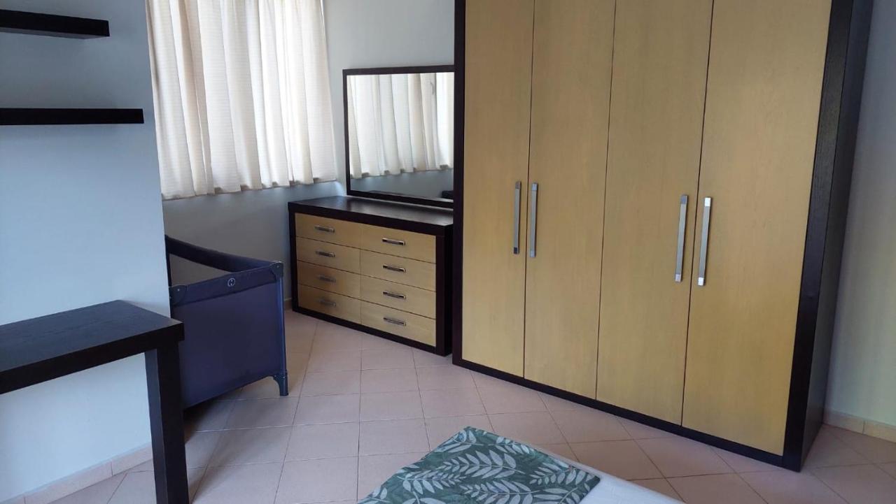 Family Beach 100 Square Metres Apartment Голем Екстериор снимка