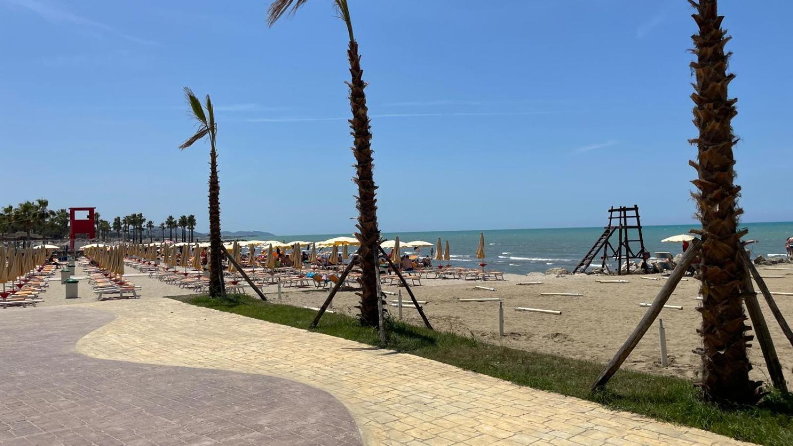 Family Beach 100 Square Metres Apartment Голем Екстериор снимка